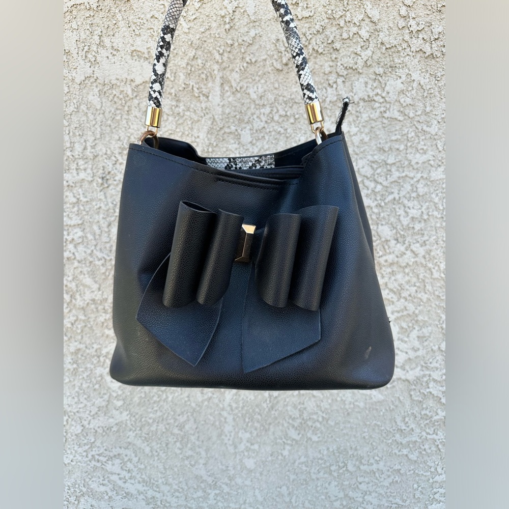 BLACK CROSSI SNAKE SKIN PURSE WITH BOW